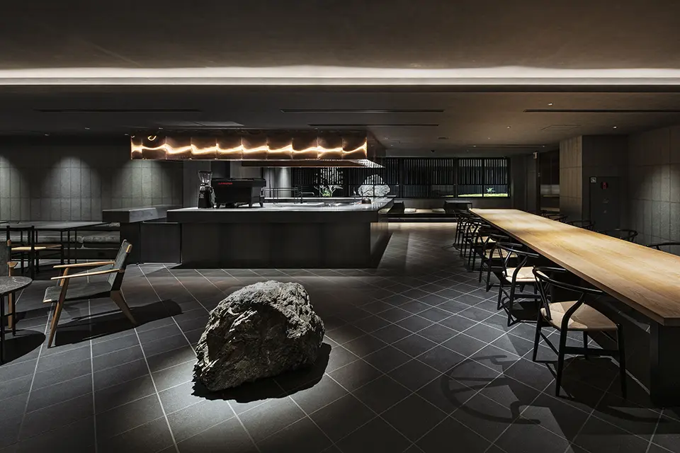 caf&eacute; & bar oku
