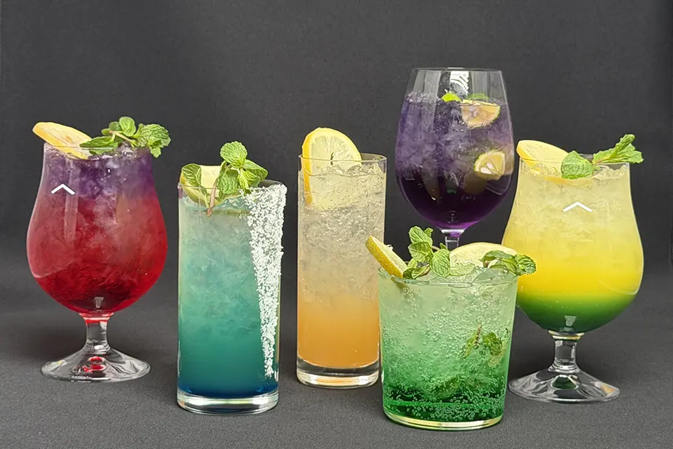 caf&eacute; & bar oku
